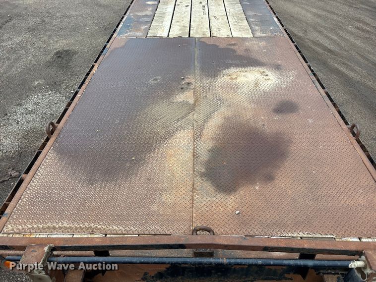 image for item EA4717 2010 PJ Deckover equipment trailer