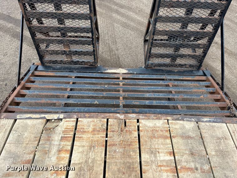 image for item EA4717 2010 PJ Deckover equipment trailer