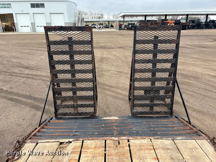 image for item EA4717 2010 PJ Deckover equipment trailer