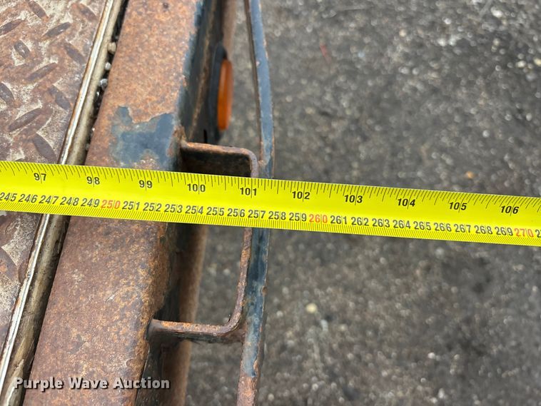 image for item EA4717 2010 PJ Deckover equipment trailer