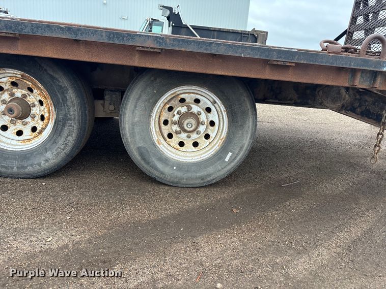 image for item EA4717 2010 PJ Deckover equipment trailer