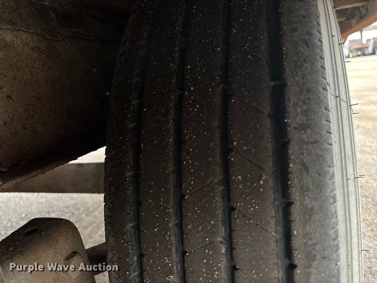 image for item EA4717 2010 PJ Deckover equipment trailer