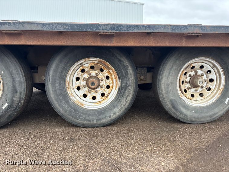 image for item EA4717 2010 PJ Deckover equipment trailer