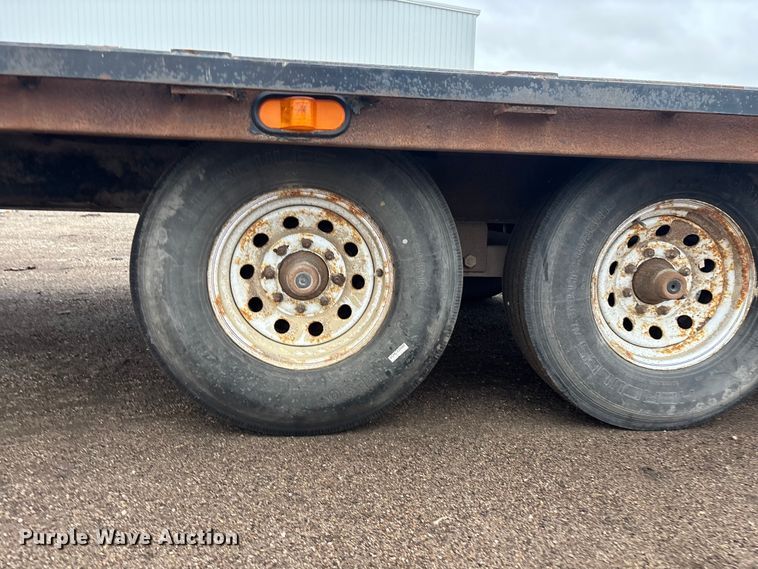 image for item EA4717 2010 PJ Deckover equipment trailer