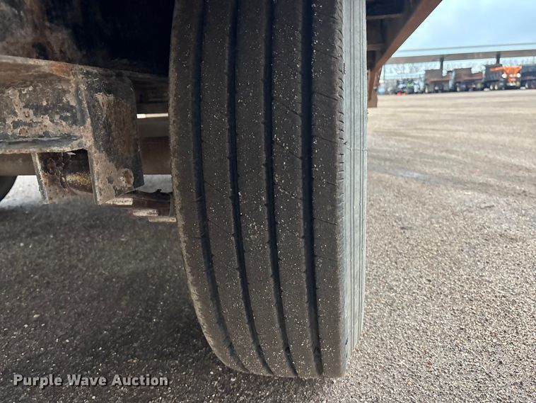 image for item EA4717 2010 PJ Deckover equipment trailer