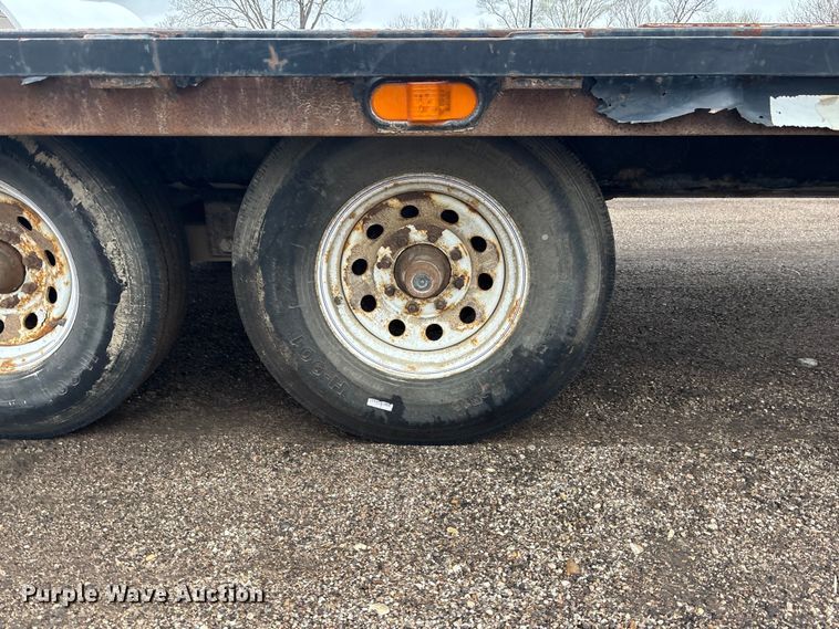 image for item EA4717 2010 PJ Deckover equipment trailer