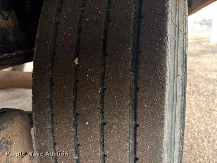 image for item EA4717 2010 PJ Deckover equipment trailer