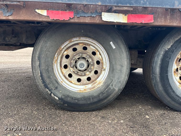 image for item EA4717 2010 PJ Deckover equipment trailer