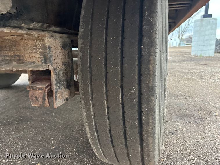 image for item EA4717 2010 PJ Deckover equipment trailer