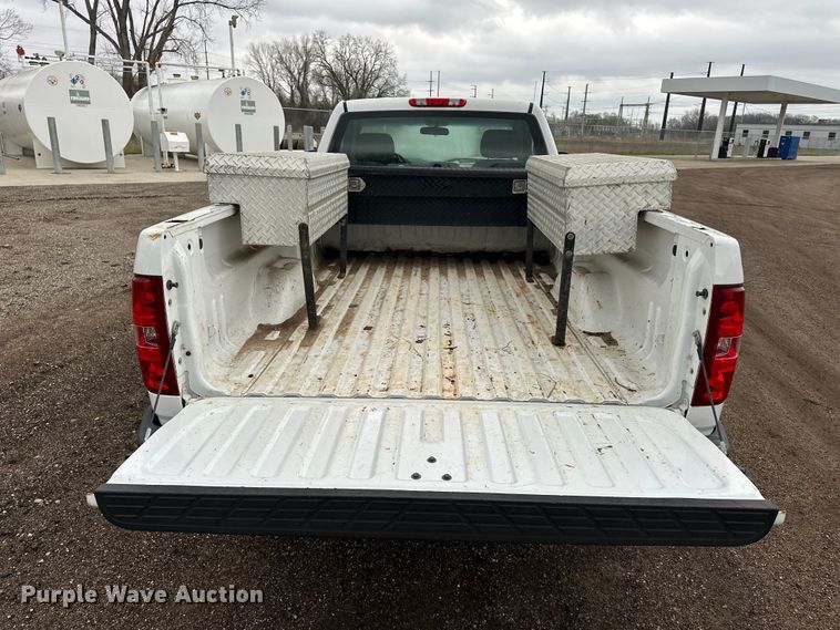 image for item EA4719 2013 Chevrolet Silverado 1500 pickup truck