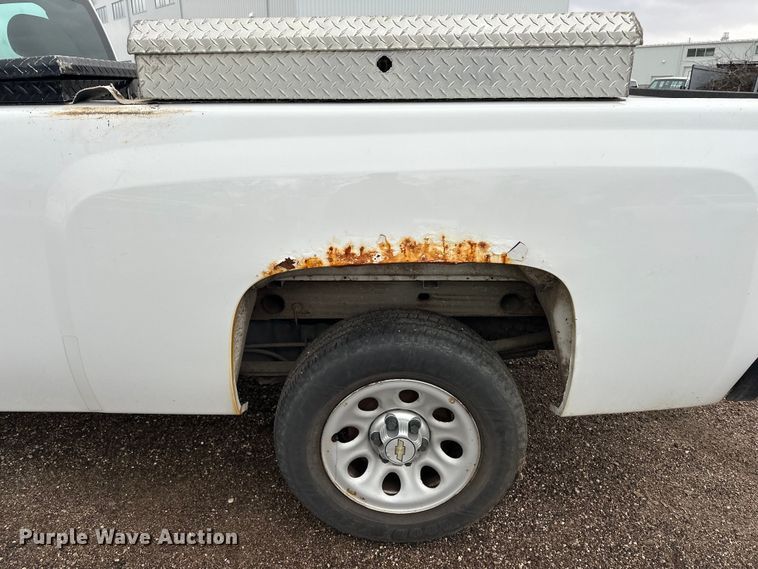 image for item EA4719 2013 Chevrolet Silverado 1500 pickup truck