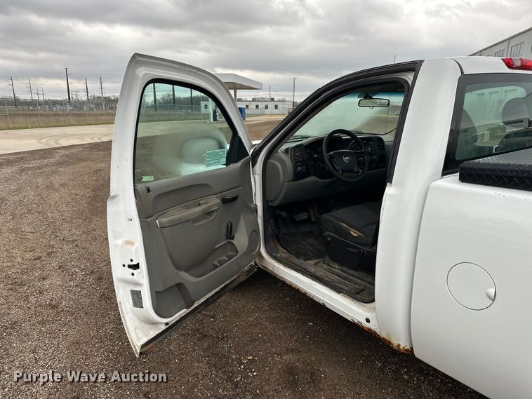 image for item EA4719 2013 Chevrolet Silverado 1500 pickup truck