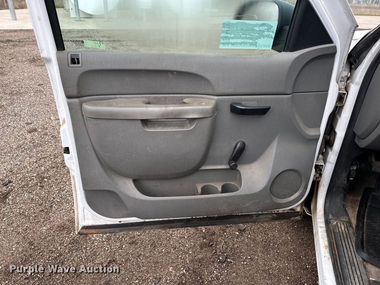 image for item EA4719 2013 Chevrolet Silverado 1500 pickup truck