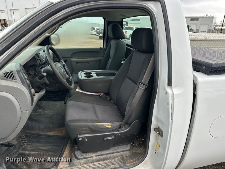 image for item EA4719 2013 Chevrolet Silverado 1500 pickup truck