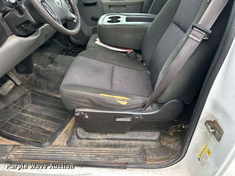 image for item EA4719 2013 Chevrolet Silverado 1500 pickup truck