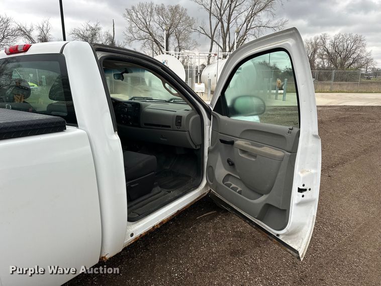 image for item EA4719 2013 Chevrolet Silverado 1500 pickup truck