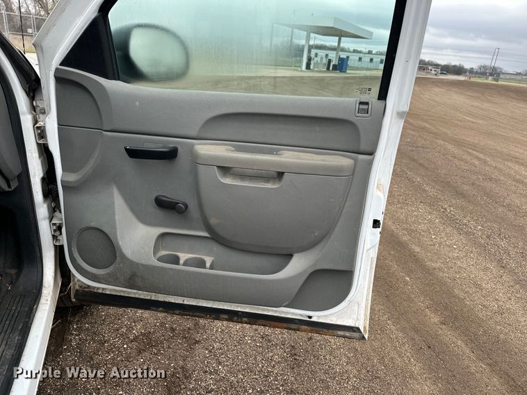 image for item EA4719 2013 Chevrolet Silverado 1500 pickup truck