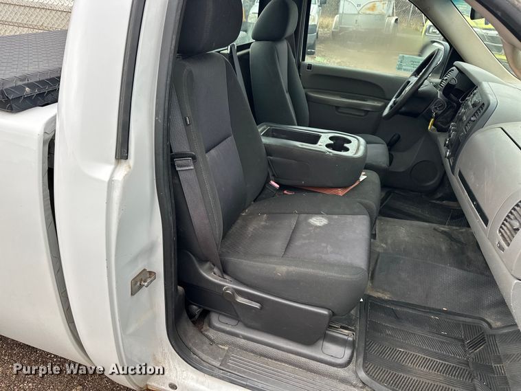 image for item EA4719 2013 Chevrolet Silverado 1500 pickup truck