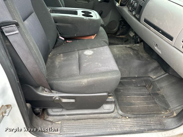 image for item EA4719 2013 Chevrolet Silverado 1500 pickup truck