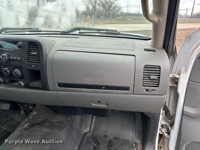 image for item EA4719 2013 Chevrolet Silverado 1500 pickup truck