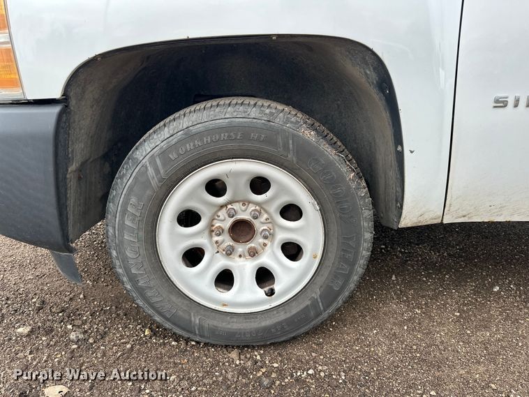 image for item EA4719 2013 Chevrolet Silverado 1500 pickup truck