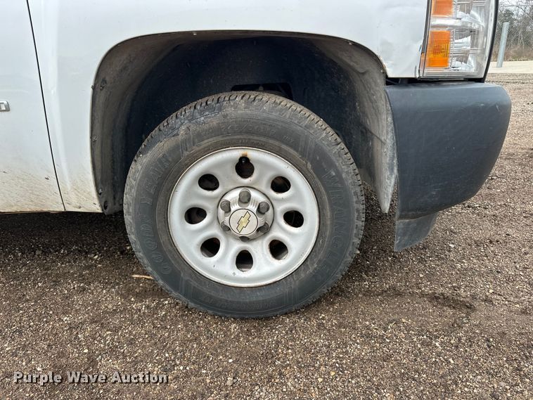 image for item EA4719 2013 Chevrolet Silverado 1500 pickup truck