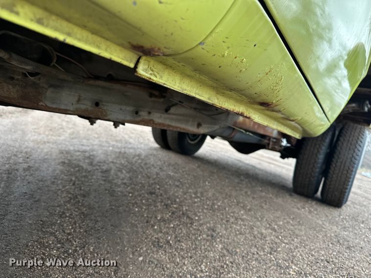 image for item EA4724 1992 Dodge D350 flatbed truck