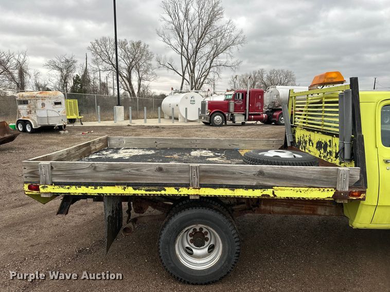 image for item EA4724 1992 Dodge D350 flatbed truck