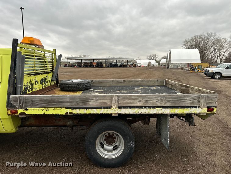 image for item EA4724 1992 Dodge D350 flatbed truck