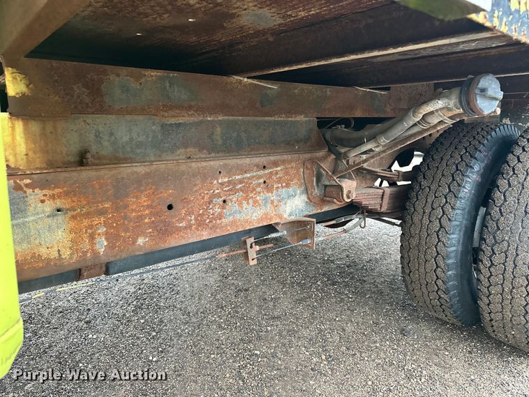 image for item EA4724 1992 Dodge D350 flatbed truck