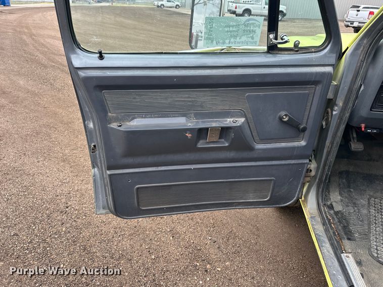 image for item EA4724 1992 Dodge D350 flatbed truck
