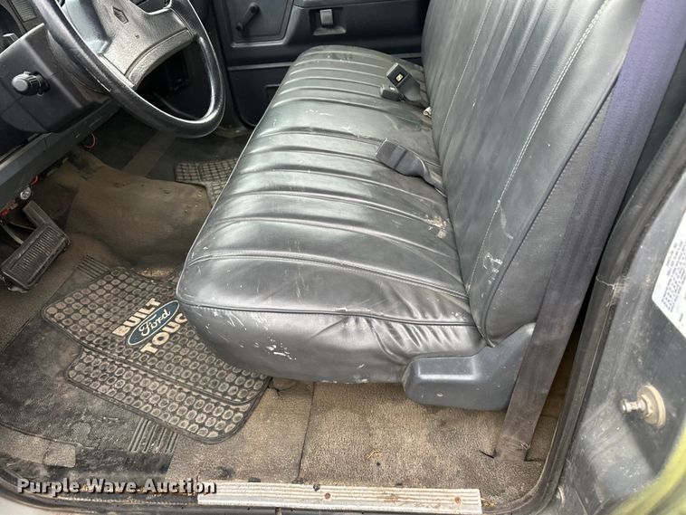 image for item EA4724 1992 Dodge D350 flatbed truck