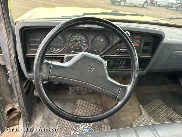 image for item EA4724 1992 Dodge D350 flatbed truck