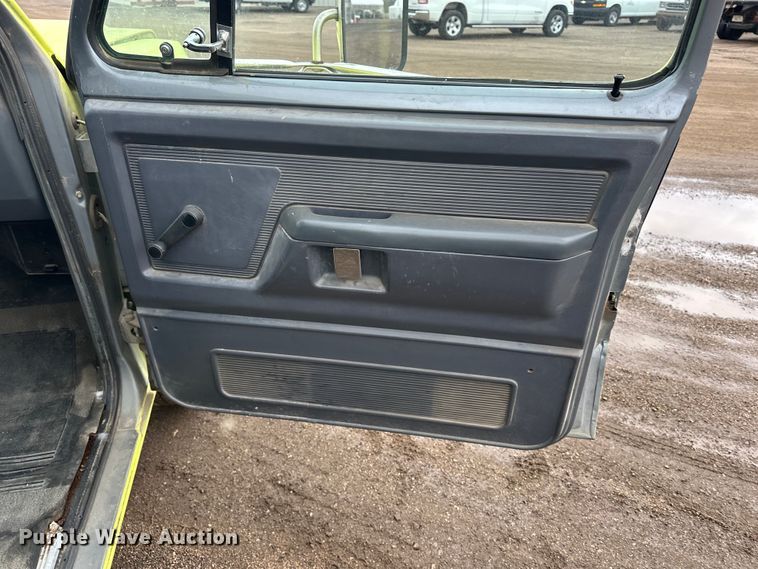 image for item EA4724 1992 Dodge D350 flatbed truck