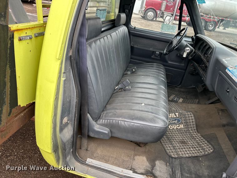 image for item EA4724 1992 Dodge D350 flatbed truck