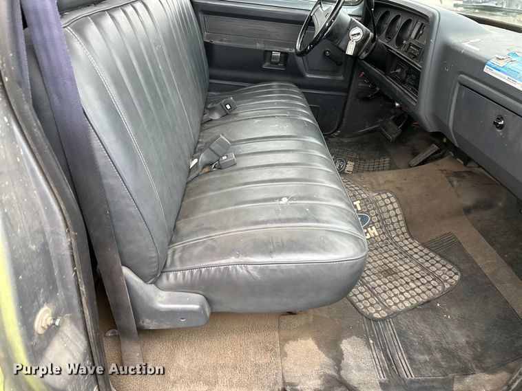 image for item EA4724 1992 Dodge D350 flatbed truck