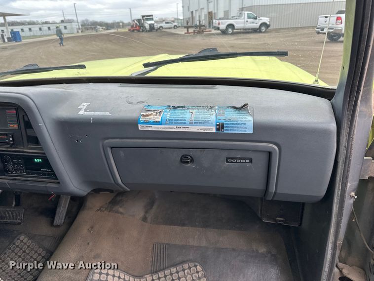 image for item EA4724 1992 Dodge D350 flatbed truck