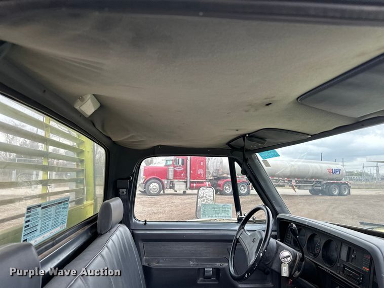 image for item EA4724 1992 Dodge D350 flatbed truck