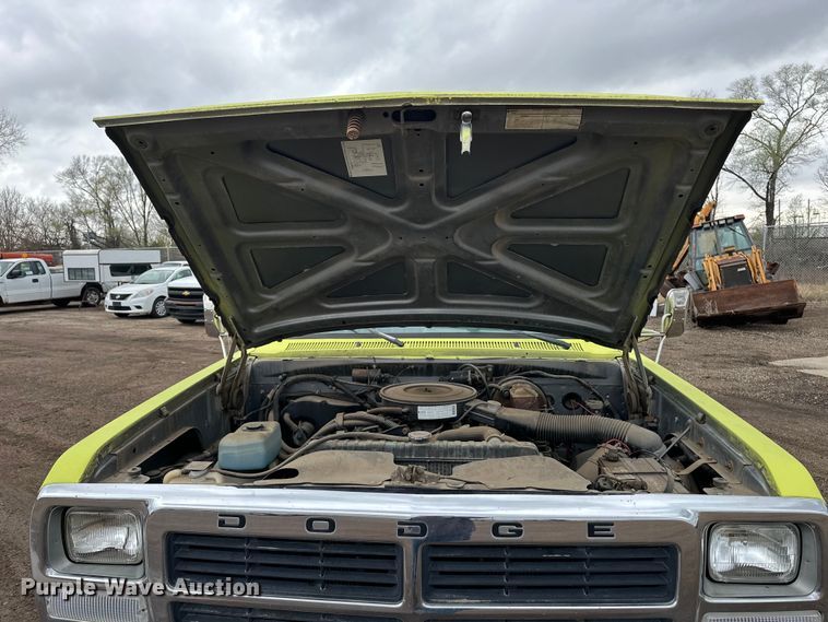 image for item EA4724 1992 Dodge D350 flatbed truck