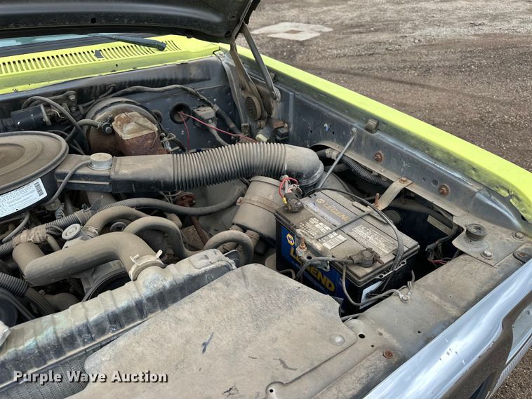 image for item EA4724 1992 Dodge D350 flatbed truck