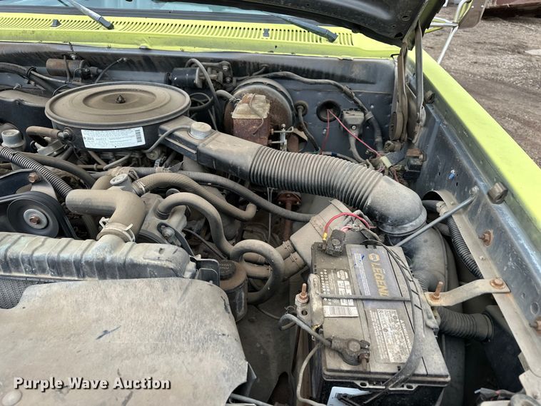image for item EA4724 1992 Dodge D350 flatbed truck