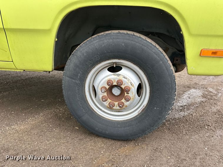 image for item EA4724 1992 Dodge D350 flatbed truck