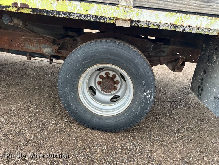 image for item EA4724 1992 Dodge D350 flatbed truck