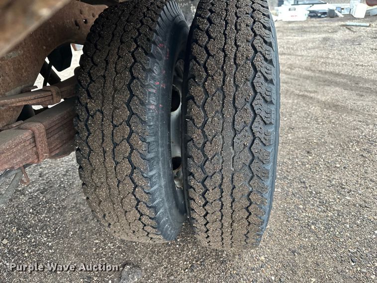 image for item EA4724 1992 Dodge D350 flatbed truck