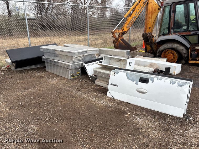 image for item EA4725 Assorted tailgates, bumpers and toolboxes Automotive parts