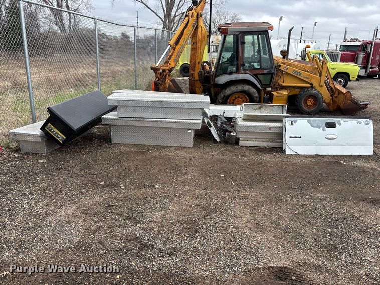 image for item EA4725 Assorted tailgates, bumpers and toolboxes Automotive parts