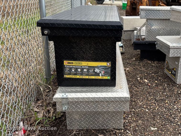 image for item EA4725 Assorted tailgates, bumpers and toolboxes Automotive parts