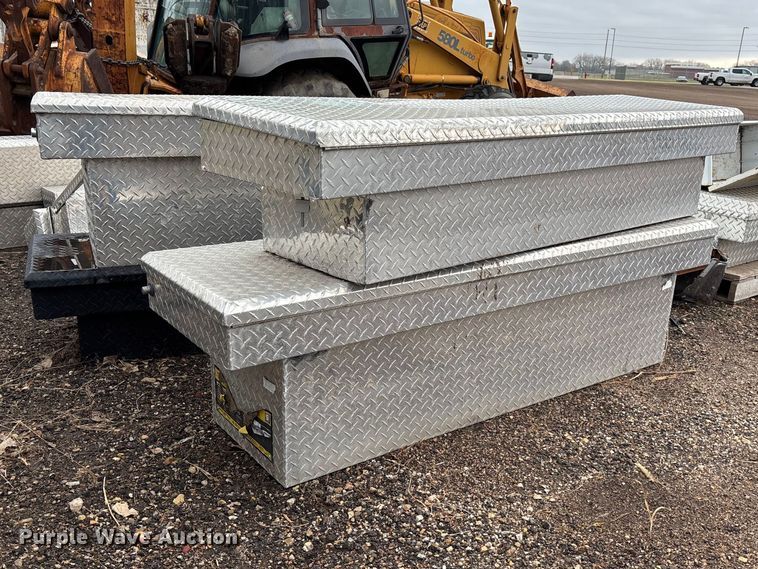 image for item EA4725 Assorted tailgates, bumpers and toolboxes Automotive parts