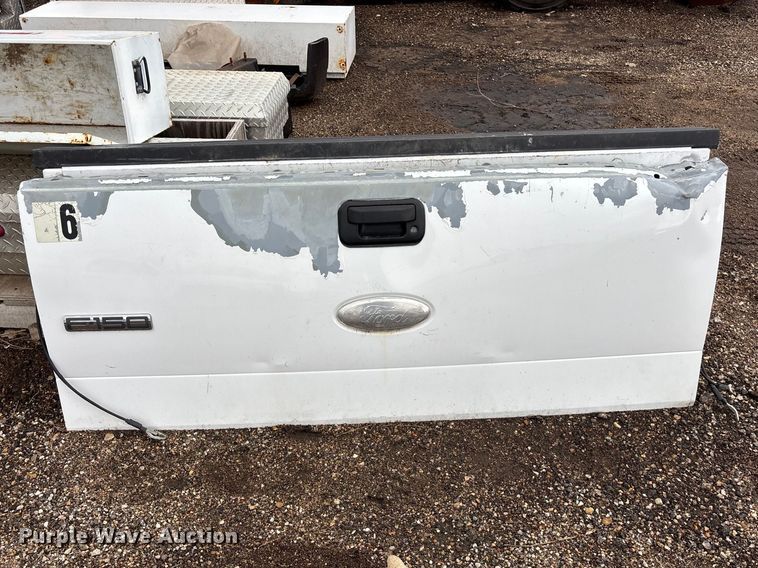 image for item EA4725 Assorted tailgates, bumpers and toolboxes Automotive parts