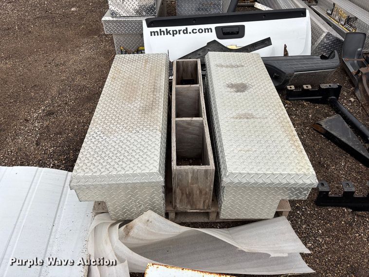 image for item EA4725 Assorted tailgates, bumpers and toolboxes Automotive parts